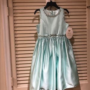 Beautiful mint green kid’s dressy dress